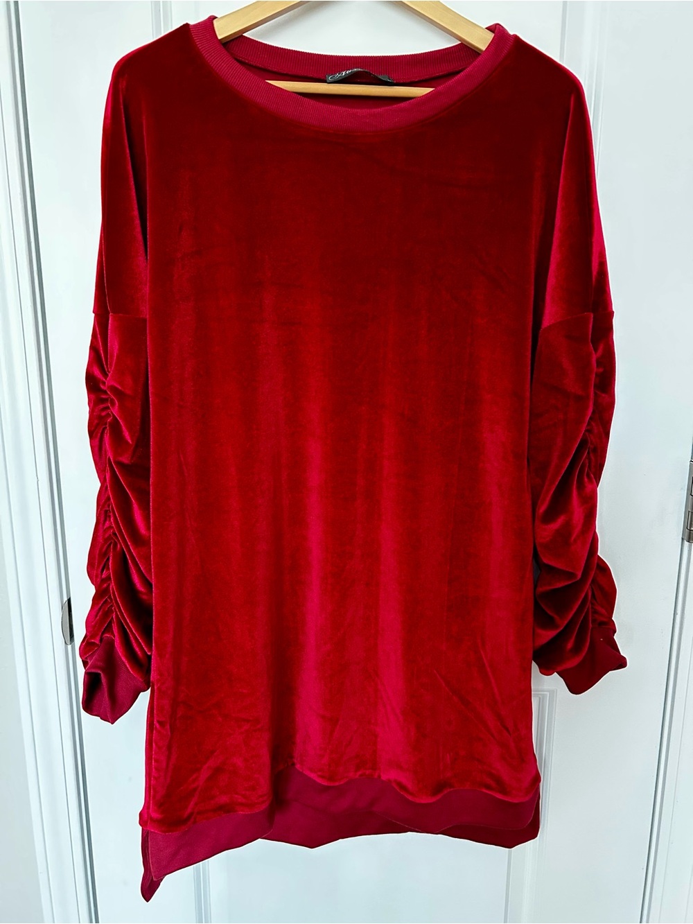 Women's Red Velvet Ruched Sleeve Top